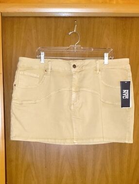 MADDEN NYC Khaki Mini Skirt w/Classic Five-Pocket Style Size XXL